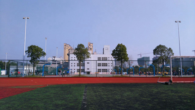 46摄于操场 数媒161童娟娟.jpg